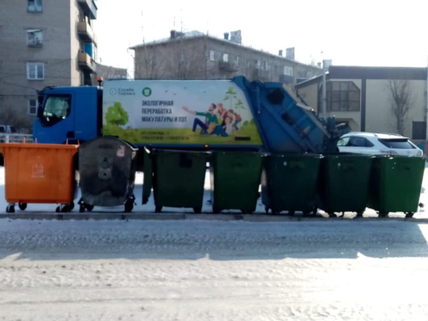 Два новых муоровоза начали вывоз отходов из контейнеров для раздельного сбора мусора в Чите